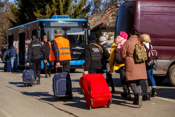 Uzhhorod Ukraine February 2022 Люди Зображені Контрольно Пропускному Пункті Ужгород — Безкоштовне стокове фото