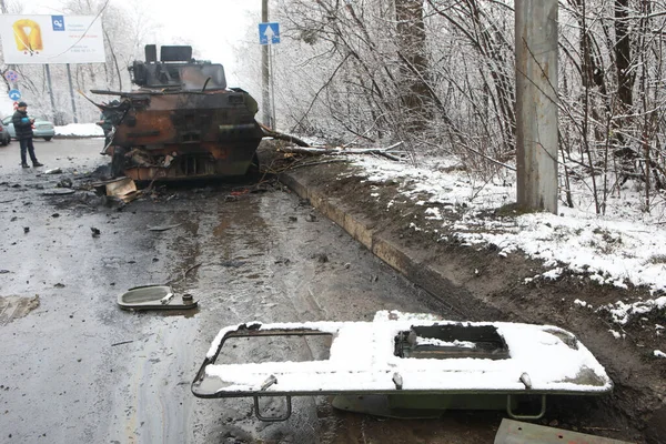 Kharkiv Ukraine 2022年2月26日 ウクライナ北東部のハリコフ郊外で軍用車両が破損  — 無料ストックフォト