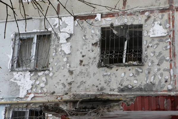 Kharkiv Ukraine Februarie 2022 Deteriorarea Unei Clădiri Rezidențiale Este Văzută — Fotografie de stoc gratuită
