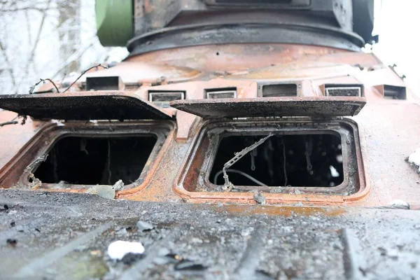 Kharkiv Ukraine 2022年2月26日 ウクライナ北東部のハリコフ郊外で軍用車両が破損  — 無料ストックフォト