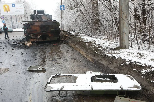 Kharkiv Ucrânia Fevereiro 2022 Veículo Militar Danificado Retratado Periferia Kharkiv — Fotografia de Stock Grátis