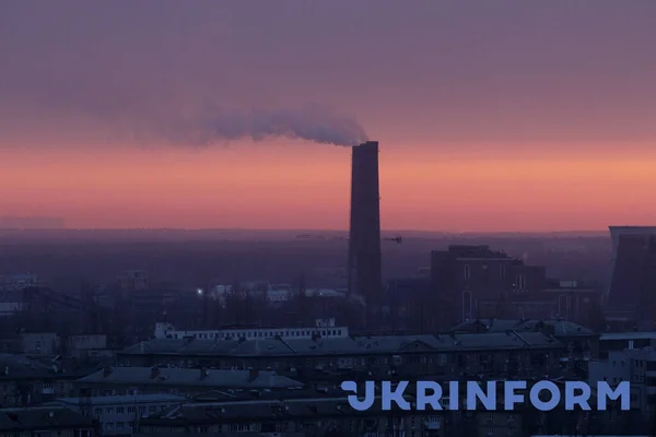 Kyiv Ukraine Februarie 2022 Fumul Ridică Coș Fum Zori Doua — Fotografie de stoc gratuită