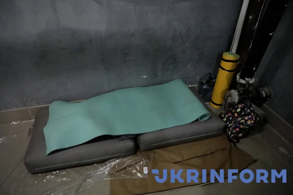 Kyiv Ucraina Febbraio 2022 Letto Improvvisato Visto Nel Seminterrato Edificio — Foto stock gratuita