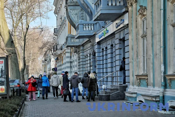 Odesa Ukraine February Bruary 2022 People Queue Atm Odesa Southern — 免费的图库照片