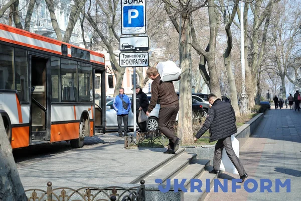 Odesa Ukraina Luty 2022 Ludzie Widziani Ulicy Odessie Południowa Ukraina — Darmowe zdjęcie stockowe