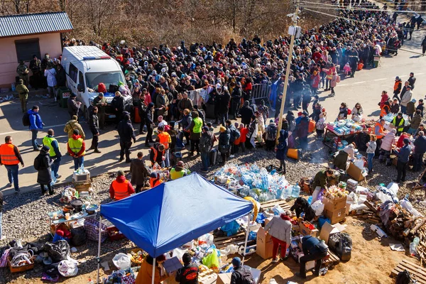 Uzhorod Ukraine Februar 2022 Menschenmenge Kontrollpunkt Uzhhorod Vysne Nemecke Der Stockbild