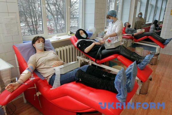 Dnipro Ukraine February 2022 Lidé Darují Krev Dnipro Regional Blood — Stock fotografie zdarma
