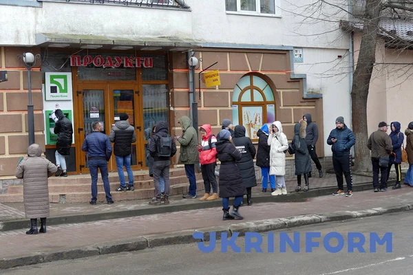 Ivano Frankivsk Ukraine Février 2022 Gueue Personnes Distributeur Automatique Billets — Photo gratuite