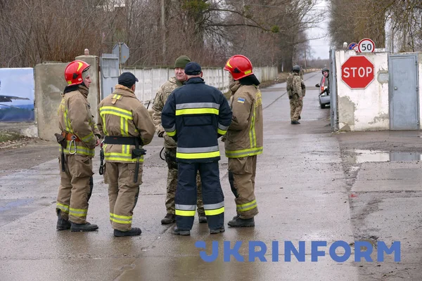 Ivano Frankivsk Ukraine Février 2022 Les Sauveteurs Restent Dans Les — Photo gratuite