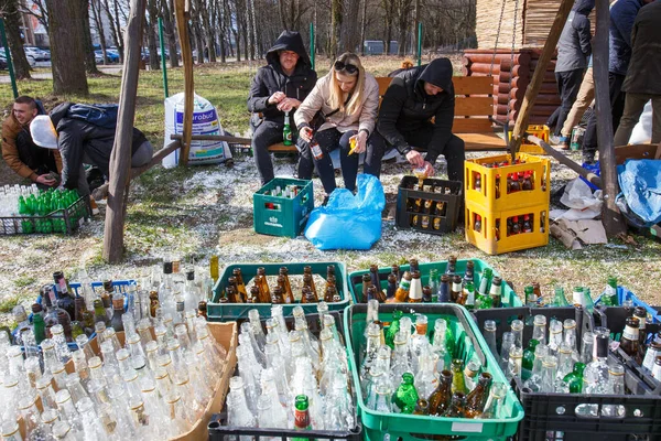 Uzhhorod Ucrania Febrero 2022 Los Residentes Locales Hacen Cócteles Molotov — Foto de Stock