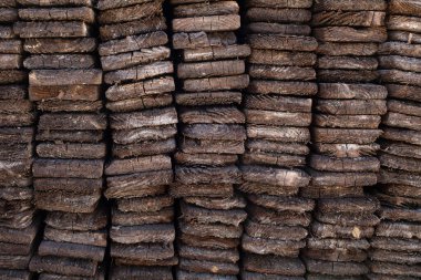 Yıpranmış ahşap döşemeler, yakın plan.