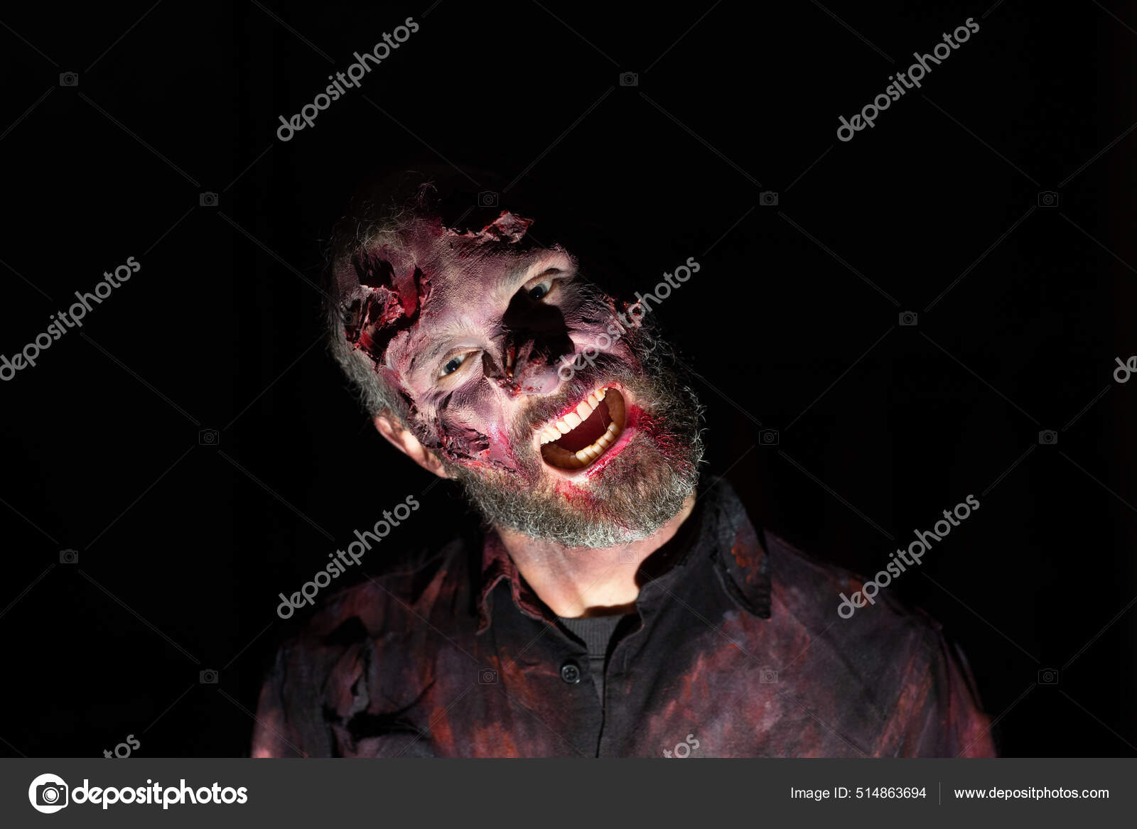 Maquiagem masculina zumbi para o conceito de halloween. sangue na