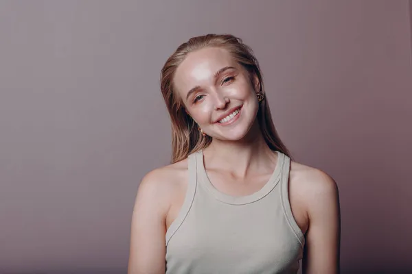 Portrait of beautiful smiling young european woman — Stock Photo, Image