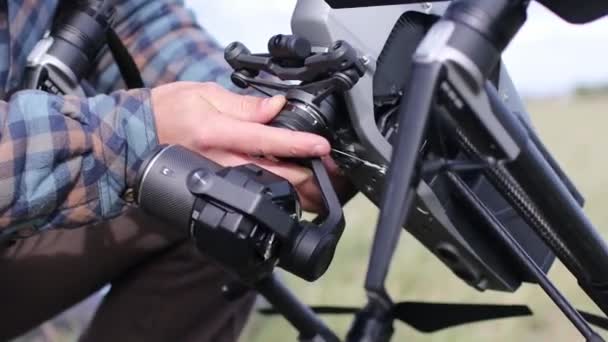 New York, USA - SEPTEMBER 18, 2021: Man pilot checking DJI Inspire 2 quadcopter drone and putting on camera lens before aerial flight and filming. — Stock Video