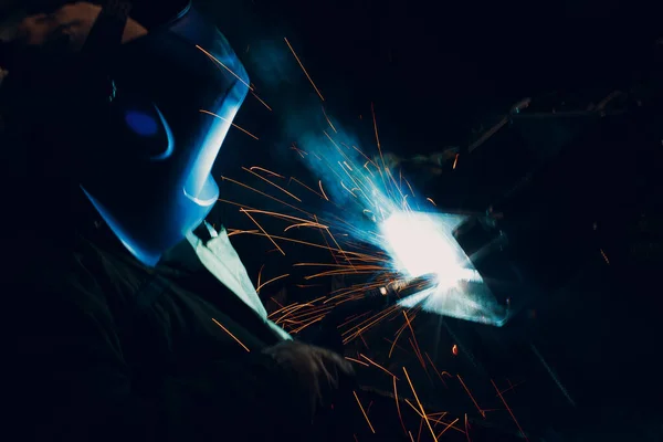 工厂焊接机焊接金属钢工业品的施工 — 图库照片