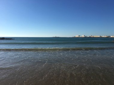 Cdiz ili, Andaluca 'nın en güzel plajları, ve muhtemelen İspanya' da, hayatın tadını çıkarabileceğiniz eşsiz, sakin, sakin bir çevrede..