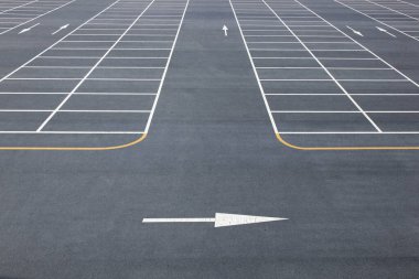 Boş park yeri ve park yeri.