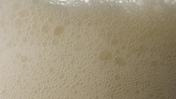 Cerveza Con Burbujas Vaso Cámara Lenta — Vídeos de Stock