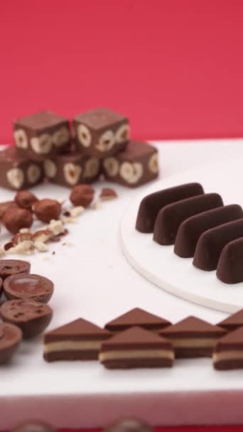 红底巧克力和糖果的成分 — 图库视频影像