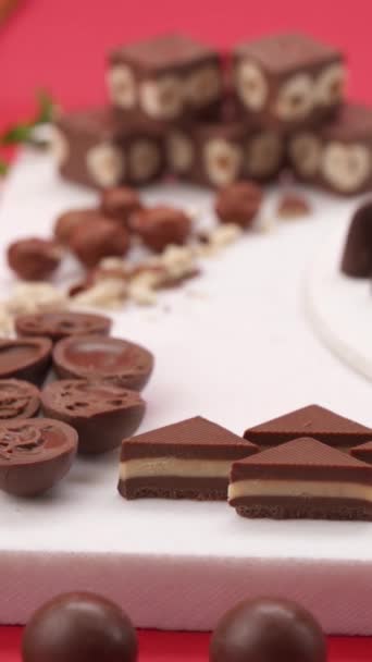红底巧克力和糖果的成分 — 图库视频影像