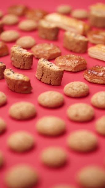Візерунок Різних Печива Викладених Червоному Тлі — стокове відео