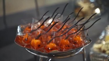 Yemek servisi için tatlı.