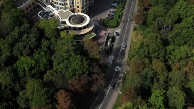 Yazın Kyiv 'in panoraması. yüksek binalar