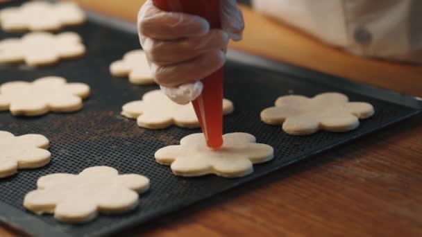 Pastelería Hace Pasteles Cocina — Vídeos de Stock