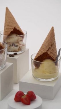dondurma waffle Kupası beyaz zemin üzerine