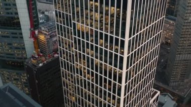 Aerial View: Frankfurt, Avrupa 'nın göbeğindeki ofis gökdeleniName