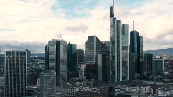 Aerial View Frankfurt Avrupa Nın Göbeğindeki Ofis Gökdeleniname — Stok video