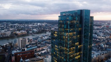 Hava görüntüsü: Frankfurt 'un merkezindeki iş merkezi gökdeleni