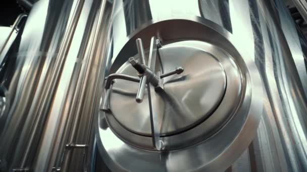Grandi Serbatoi Acciaio Con Birra Fabbrica Birra Industriale Serbatoi Acciaio — Video Stock