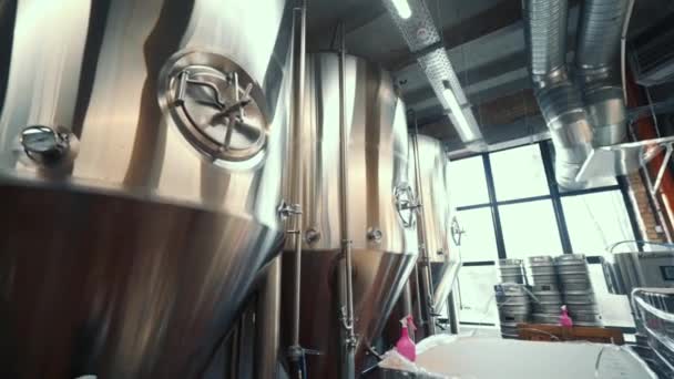 Large Steel Tanks Beer Industrial Brewery Plant Stainless Steel Tanks — Αρχείο Βίντεο