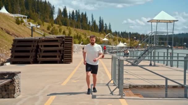 Young Man Running Fast Intense Workout Challenge Endurance Training Forest — Stok Video