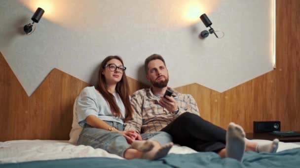Young Couple Watching Hotel Room Smiling — Stock videók