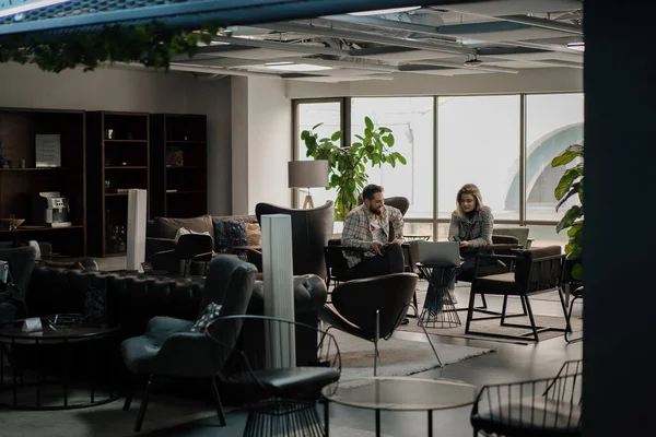 Young Attractive Office Workers Coworking Interior Discussing Work — Stock Photo, Image