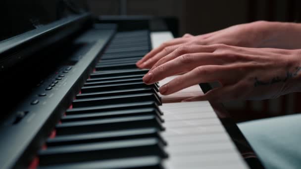 Selektivt Fokus Pianotangent Och Fingrar För Att Spela Piano Det — Stockvideo