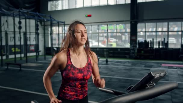 Woman Athlete Athlete Engaged Cardio Training Treadmill Thin Sports Girl — Stockvideo