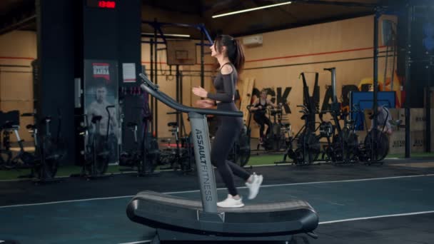 Woman Athlete Athlete Engaged Cardio Training Treadmill Thin Sports Girl — Vídeos de Stock