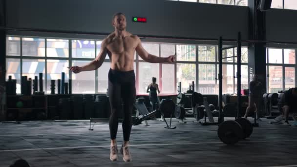 Young Male Athlete Exercising Cardio Jump Rope Cardio Training — Stockvideo