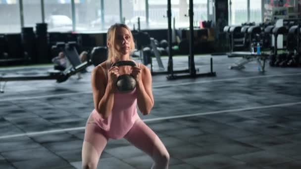 Young Female Athlete Trains Kettlebell Gym Squats Kettlebell — Stockvideo