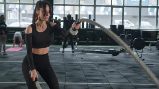 Young Female Athlete Trains Gym Ropes Crossfit Endurance — Vídeos de Stock