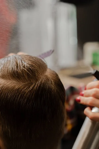 Barbershop Close Woman Hairdresser Cuts Hair Makes Man Hair — Fotografia de Stock