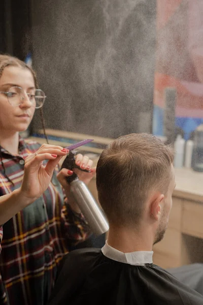 Barbershop Close Woman Barber Uses Spray Bottle Water Haircut — Fotografia de Stock