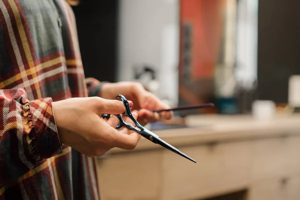 Barbershop Close Scissors Hands Female Hairdresser — Fotografia de Stock
