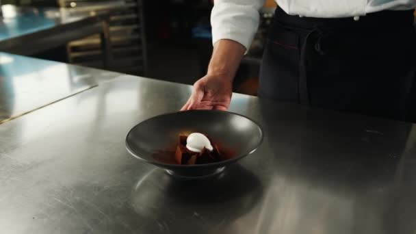 Serving Chocolate Brownie Dessert Decorated Ice Cream Professional Restaurant Kitchen — Vídeo de Stock