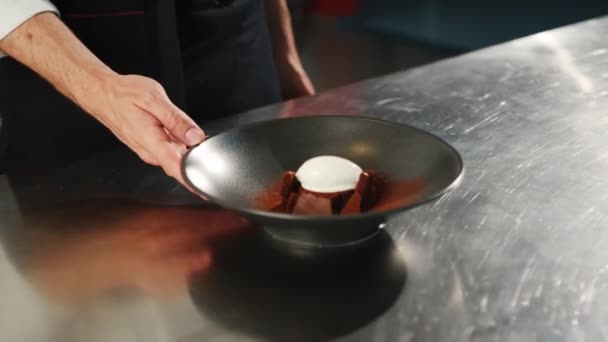 Serving Chocolate Brownie Dessert Decorated Ice Cream Professional Restaurant Kitchen — ストック動画