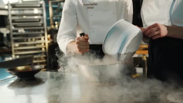 Professional Kitchen Liquid Nitrogen Added Preparation Molecular Dish — Vídeo de Stock