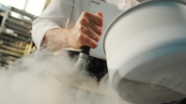Professional Kitchen Liquid Nitrogen Added Preparation Molecular Dish — Vídeo de stock